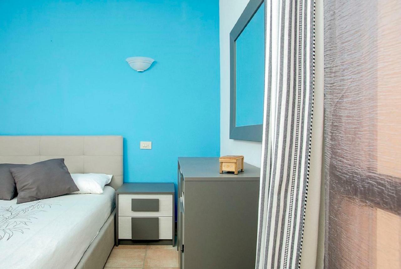 Bilocale Via Umbria Apartman Santa Teresa Gallura Kültér fotó